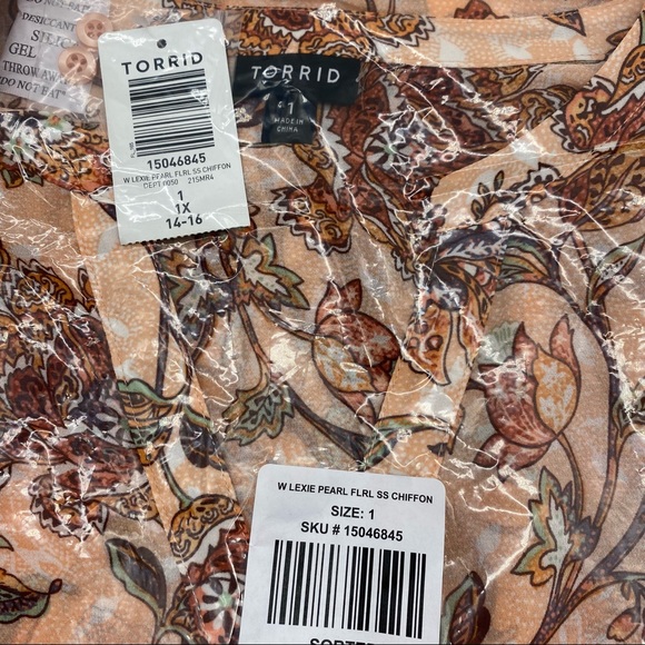 Torrid Lexie Hi-Low Babydoll Chiffon Floral Top - Picture 11 of 12